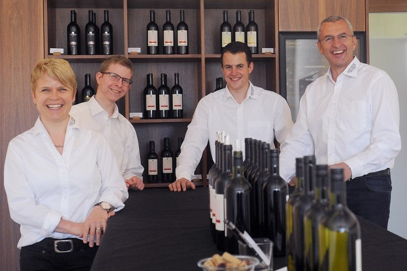 Kleine Weindegustation auf dem Weingut Kleine Weindegustation auf dem Weingut - HWG Weine